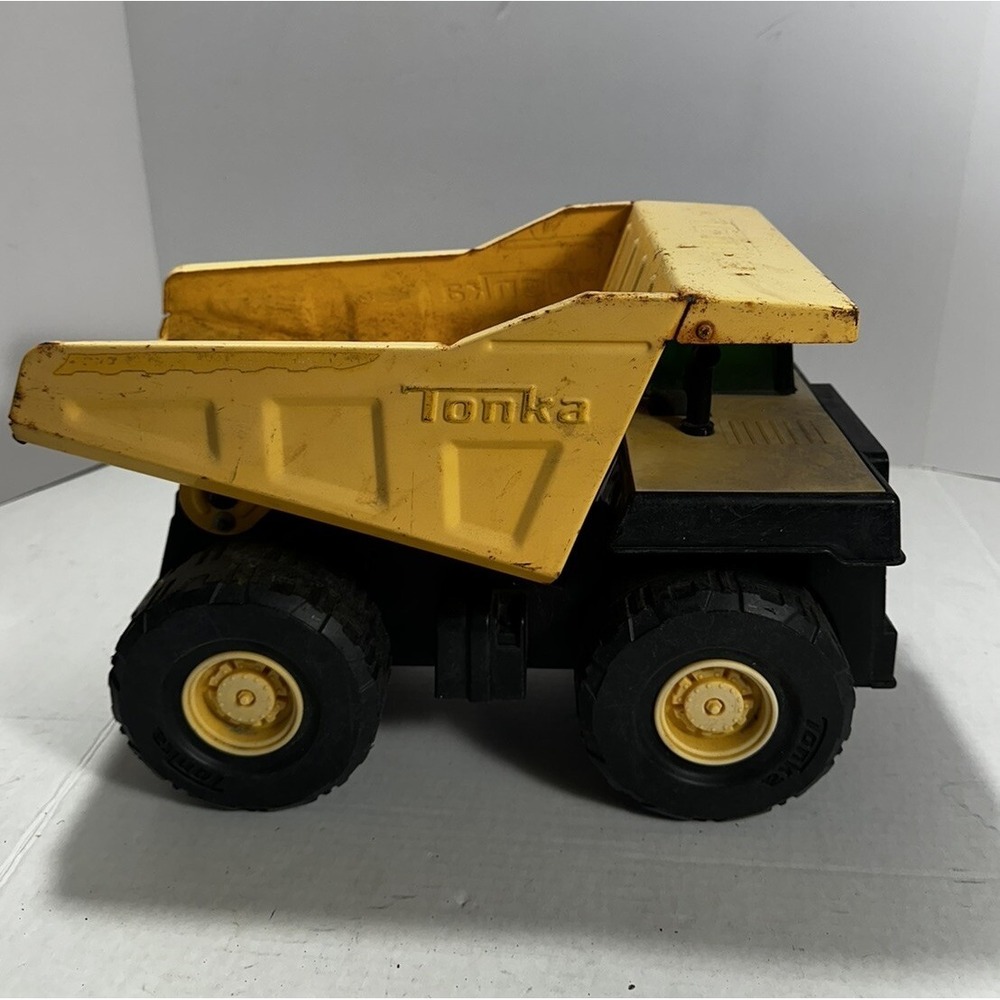 Tonka 4000 Large Dump Truck Yellow Pressed Metal Plastic 2009 C-239A Hasbro